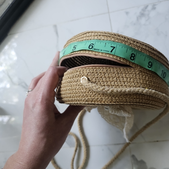 Small Round Summer Purse with Bow - Picture 10 of 10